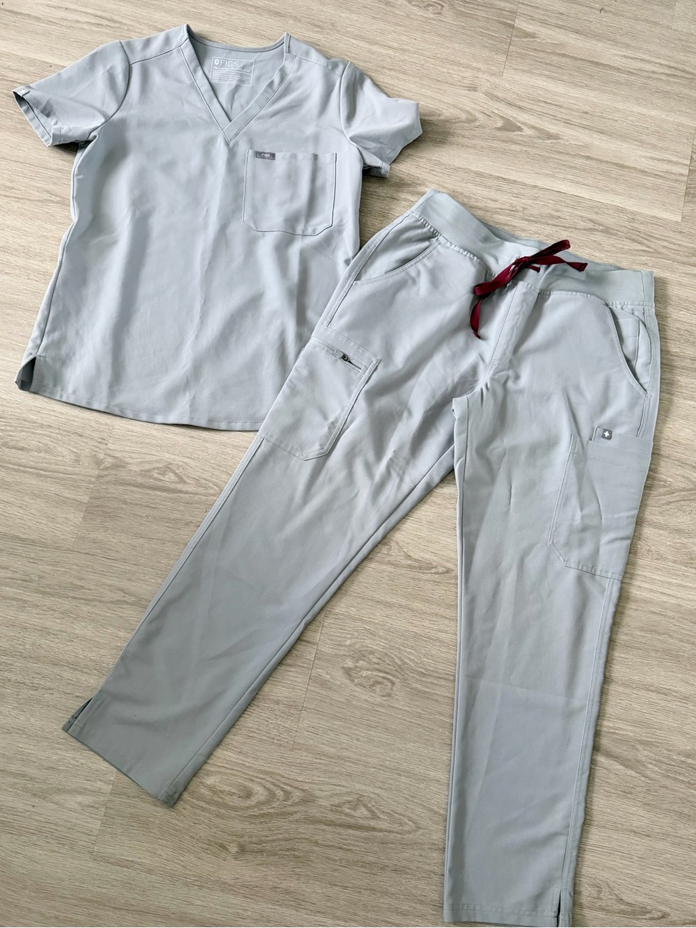 Figs Women’s Light Gray Scrubs Uniform Matching Set with Burgundy Drawstring